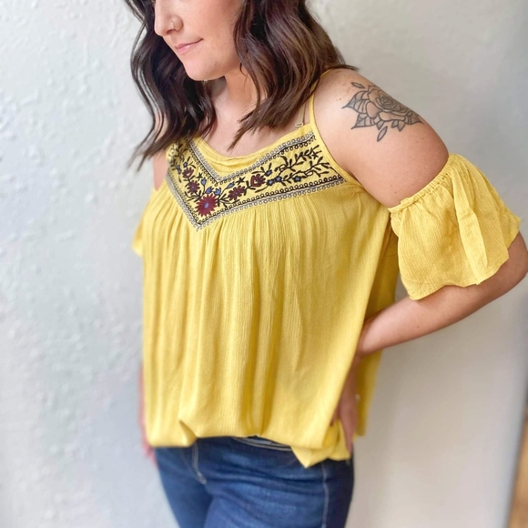 NWT YELLOW EMBROIDERED COLD SHOULDER TOP - Picture 2 of 9